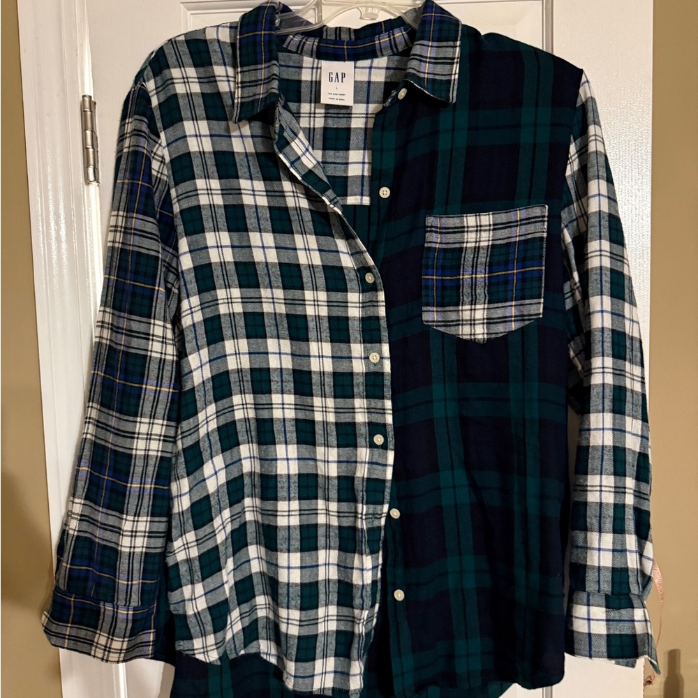 GAP Plaid Button-Up Shirt